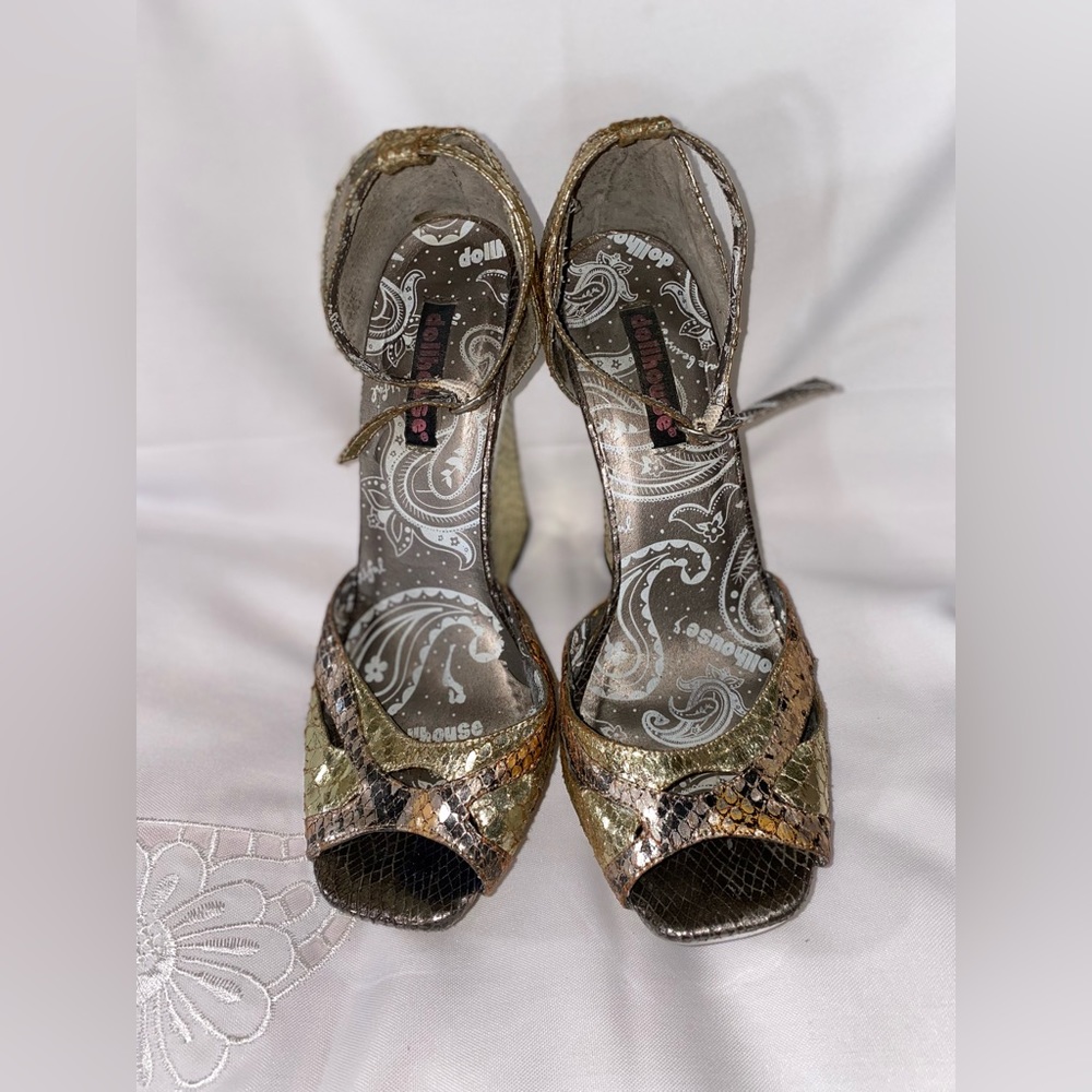 Doll House shoes heels Size 9M all man made Materials 5 1/2 ‘heel platform 1/12